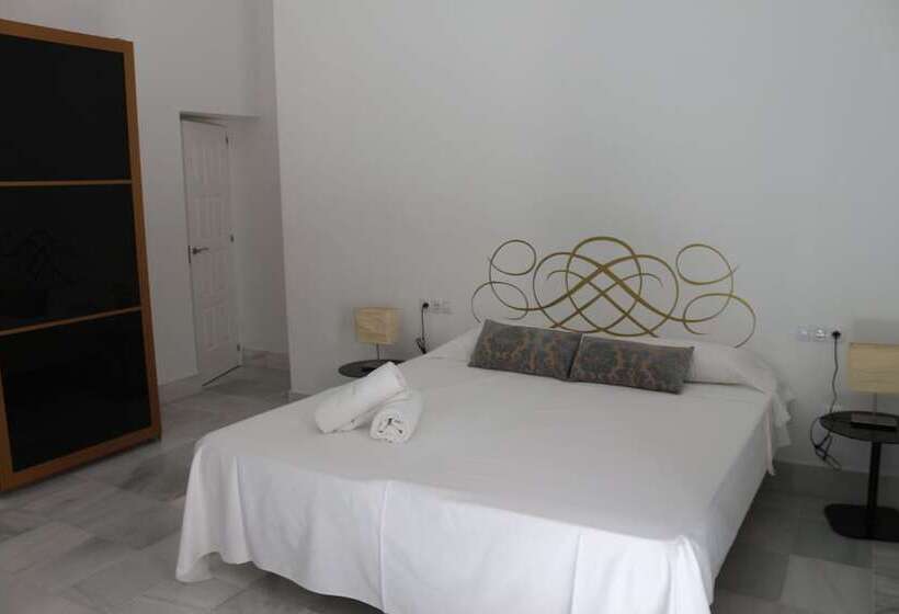 شقة غرفة واحدة, Palacio De Luja