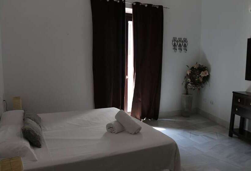 شقة غرفة واحدة, Palacio De Luja