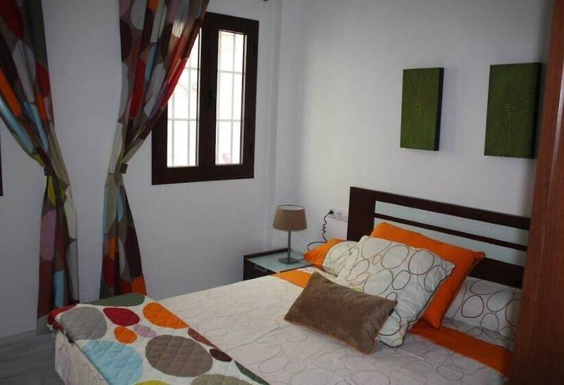 شقة غرفة واحدة, Palacio De Luja