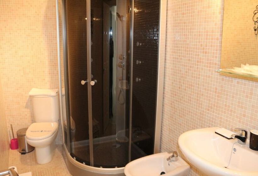 شقة غرفة واحدة, Palacio De Luja