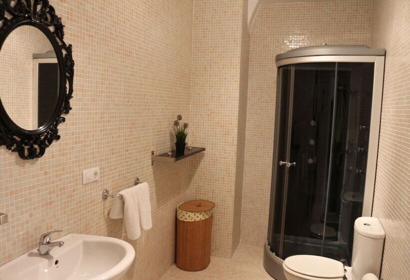 شقة غرفة واحدة, Palacio De Luja