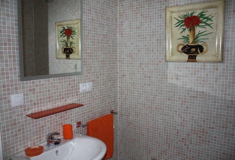 شقة غرفة واحدة, Palacio De Luja