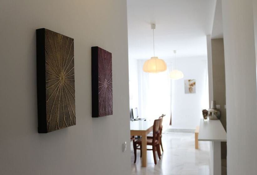 شقة غرفة واحدة, Palacio De Luja