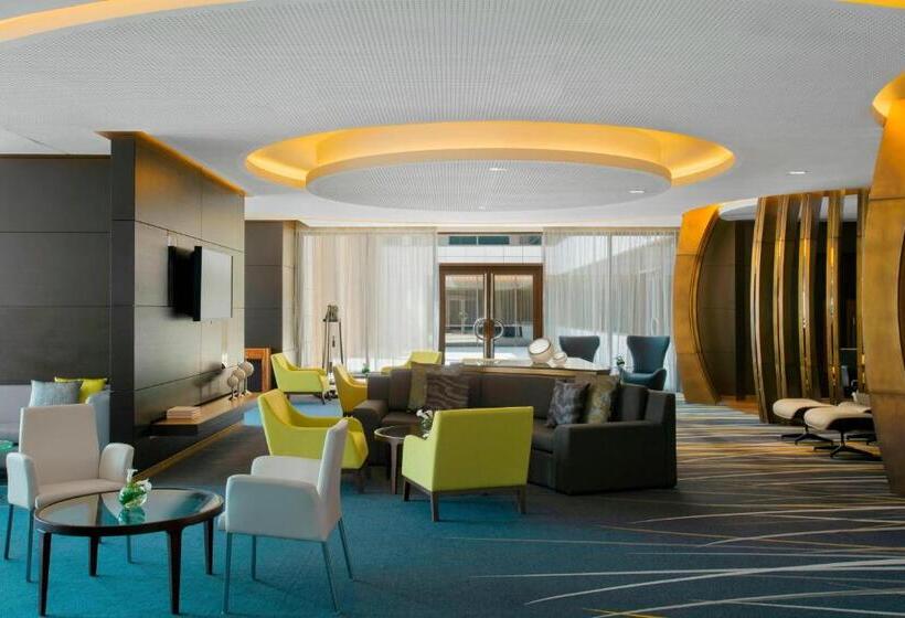 プールの見えるエクゼクティブルーム, The Westin Doha Hotel & Spa