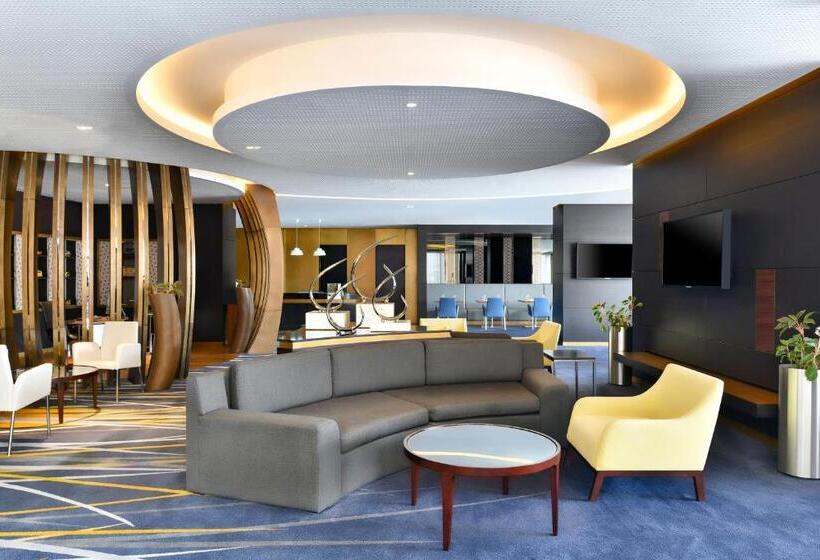 Номер Executive Вид на Бассейн, The Westin Doha Hotel & Spa