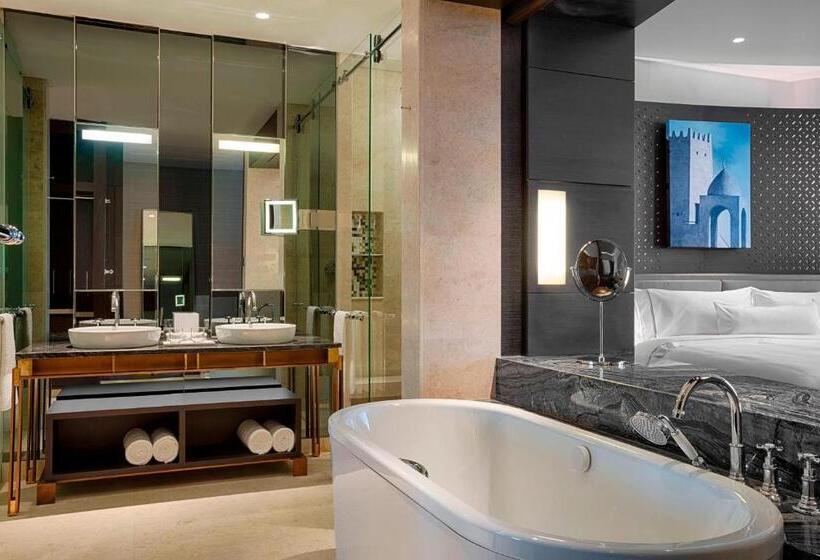 プールの見えるデラックスルーム, The Westin Doha Hotel & Spa