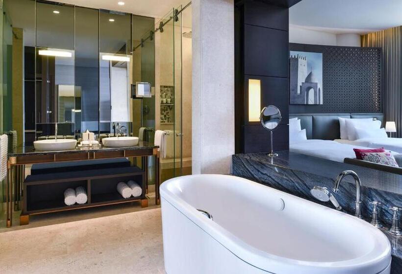 プールの見えるデラックスルーム, The Westin Doha Hotel & Spa