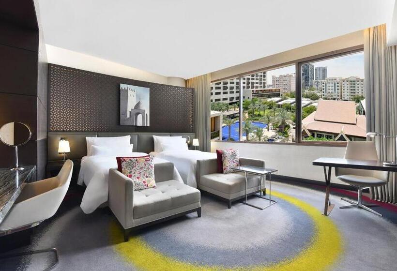 Номер Deluxe Вид на Бассейн, The Westin Doha Hotel & Spa