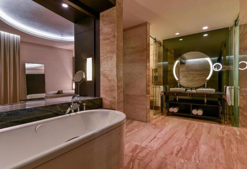 Люкс Клуб, The Westin Doha Hotel & Spa