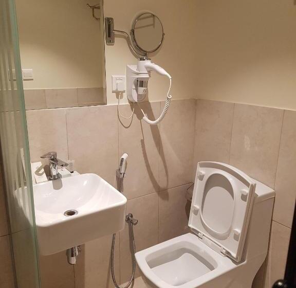 Полулюкс, Burj Al Hayat Hotel Suites Al Olaya