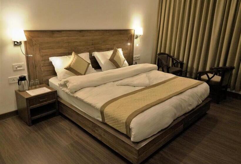 Deluxe Rum, The Holiday Home