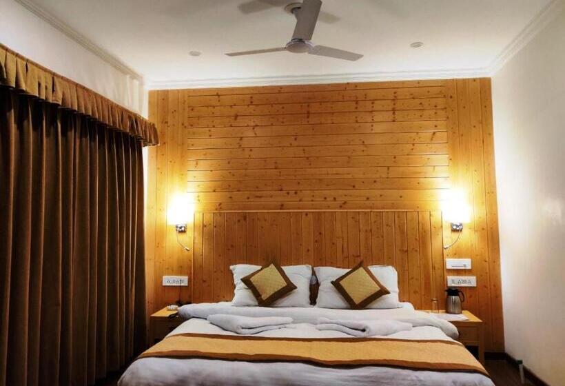 Deluxe Rum, The Holiday Home