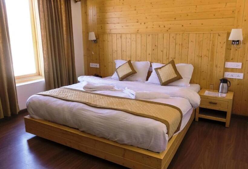 Deluxe Rum, The Holiday Home