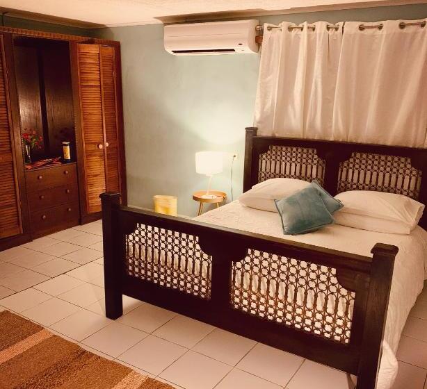 اتاق استاندارد سه نفره, Arubiana Inn