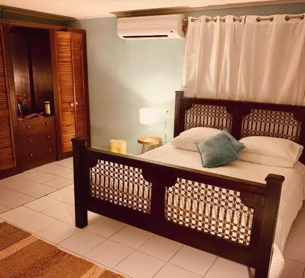 اتاق استاندارد سه نفره, Arubiana Inn