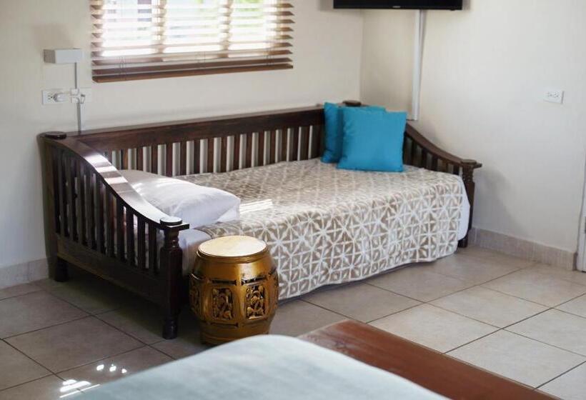 اتاق استاندارد سه نفره, Arubiana Inn