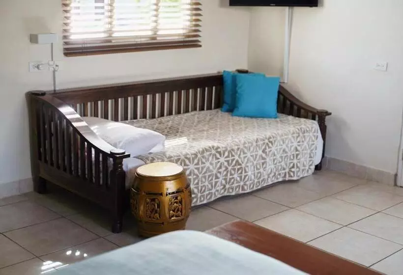 اتاق استاندارد سه نفره, Arubiana Inn