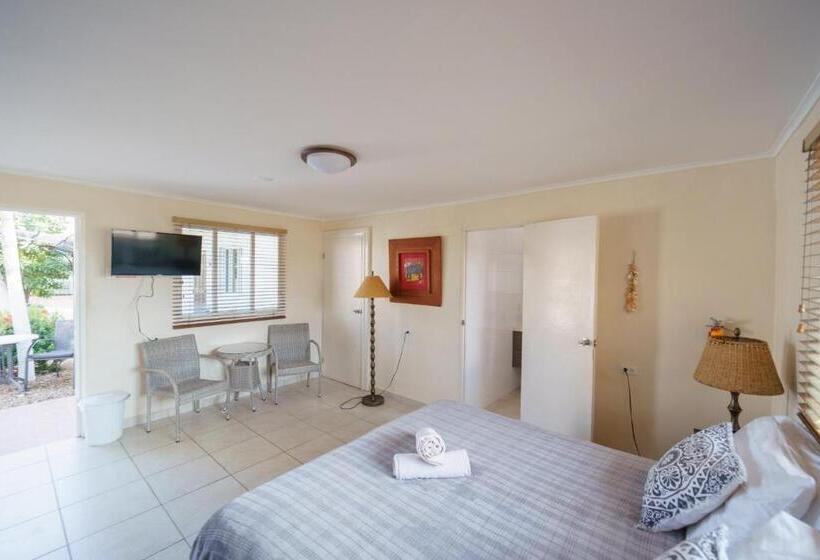 اتاق استاندارد سه نفره, Arubiana Inn