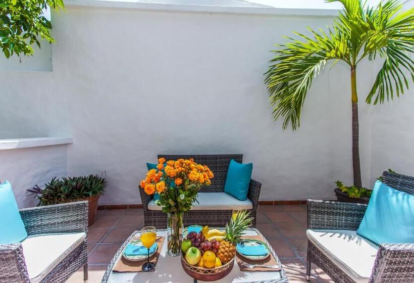 阁楼房, Garlands Del Rio