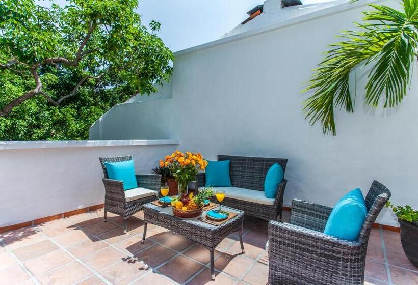 阁楼房, Garlands Del Rio