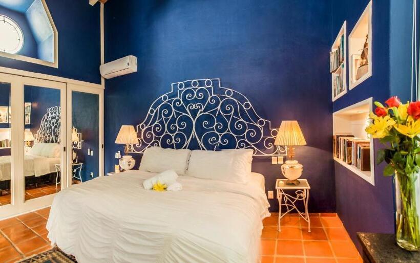 阁楼房, Garlands Del Rio