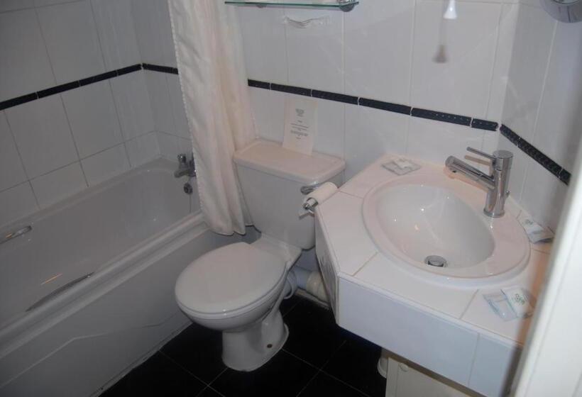 Номер Стандарт Трехместный, Brecon Hotel Sheffield Rotherham