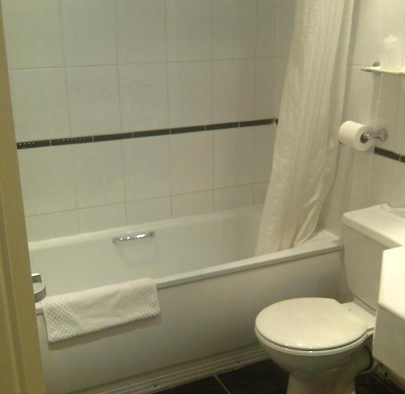 اتاق استاندارد سه نفره, Brecon Hotel Sheffield Rotherham