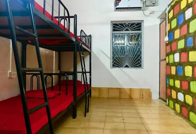 ルームシェアのワンベッド, Bricks And Bamboo Hostel