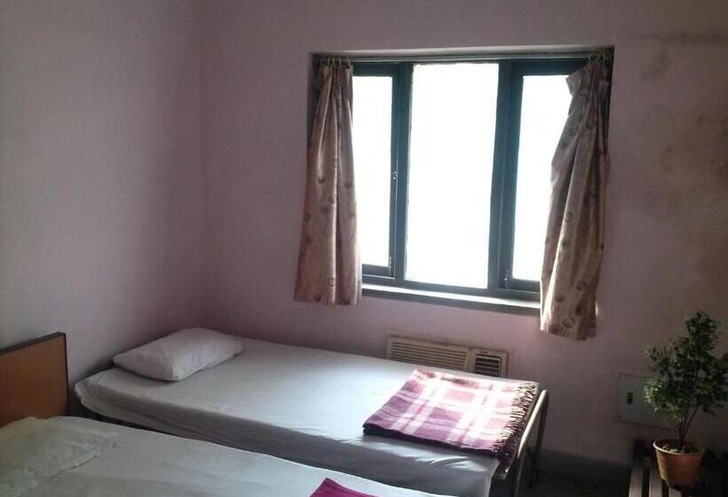 חדר סטנדרט לשלושה, Capital Guest House