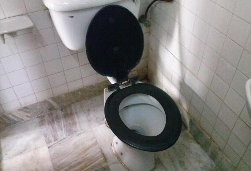 חדר סטנדרט לשלושה, Capital Guest House