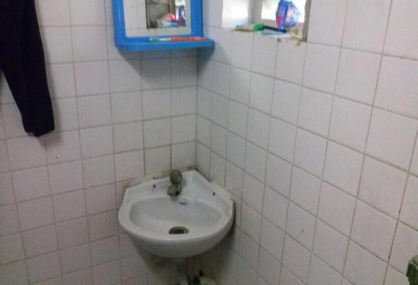 חדר סטנדרט לשלושה, Capital Guest House