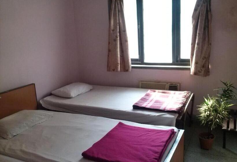 חדר סטנדרט לשלושה, Capital Guest House