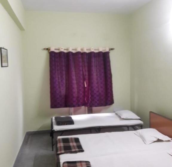 חדר סטנדרט לשלושה, Capital Guest House