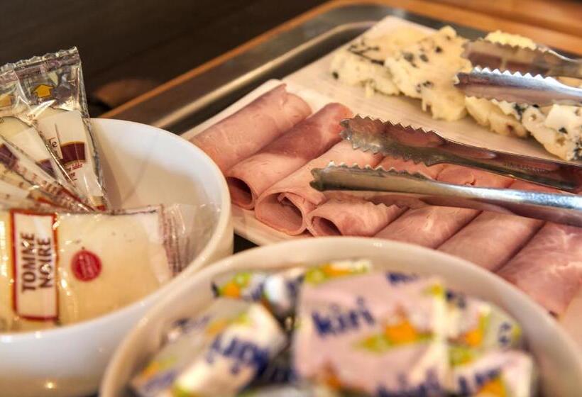 스탠다드 트리플 룸, Brit Hotel Confort Montauban