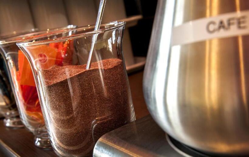 غرفة عائلية متصلة, Brit Hotel Confort Montauban