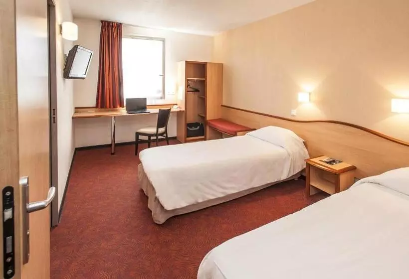 コネクティングルーム(家族用)。, Brit Hotel Confort Montauban