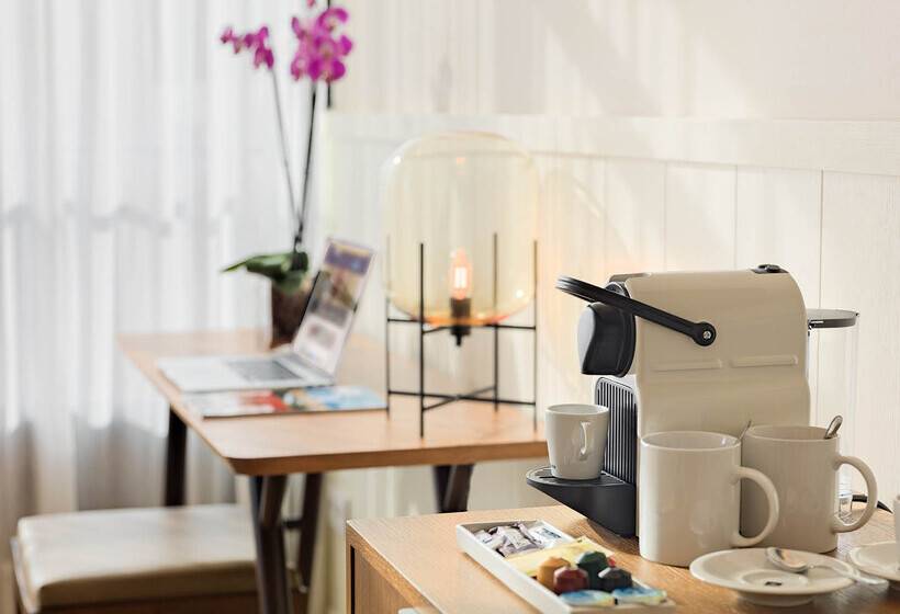 Полулюкс Одноместный с Террасой, H10 Cubik 4* Sup