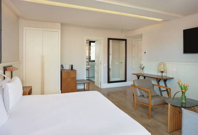 Полулюкс Одноместный с Террасой, H10 Cubik 4* Sup