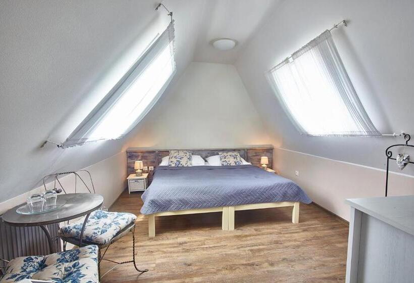 다락방 스탠다드 룸, Penzion Kostnický Dům