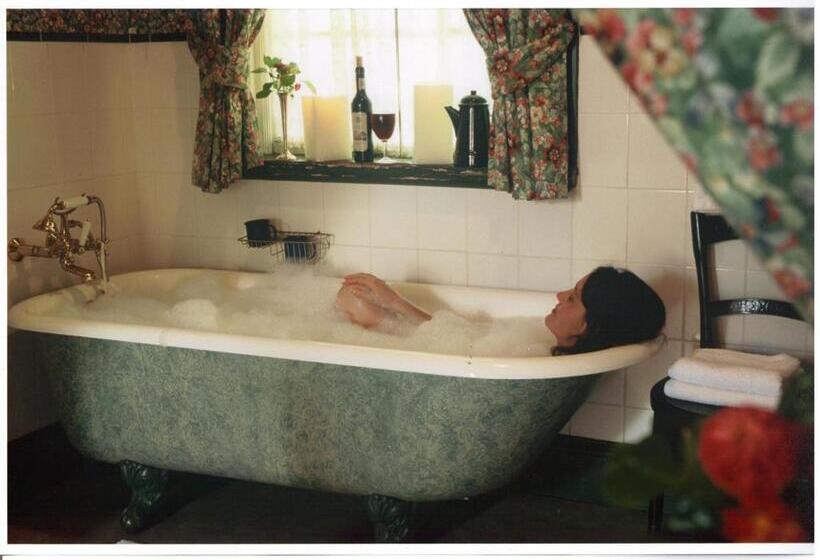 חדר סטנדרט, The Royal