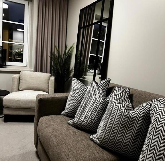 חדר משפחתי, Wilhelmsen House