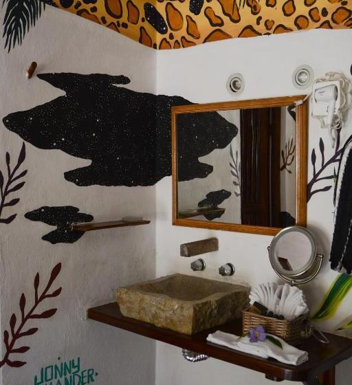 اتاق استاندارد با تخت بزرگ, Zentik Project & Saline Cave