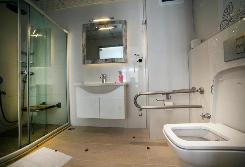 Quarto Triplo Estandar, Nur