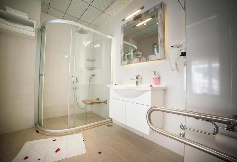 Quarto Triplo Estandar, Nur