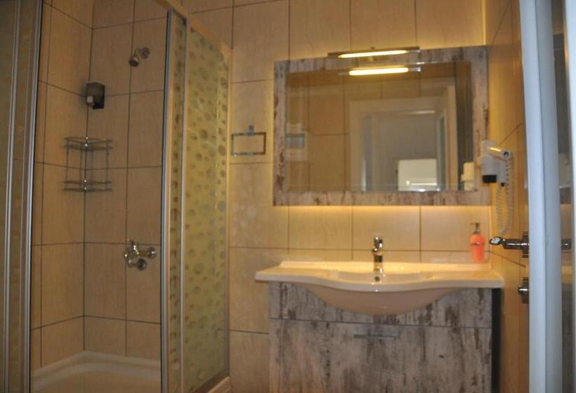 ファミリールーム, Nur