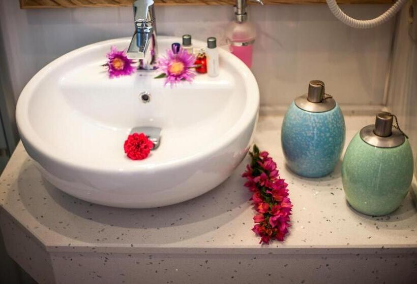 バスタブ付きスタンダードルーム, Nur