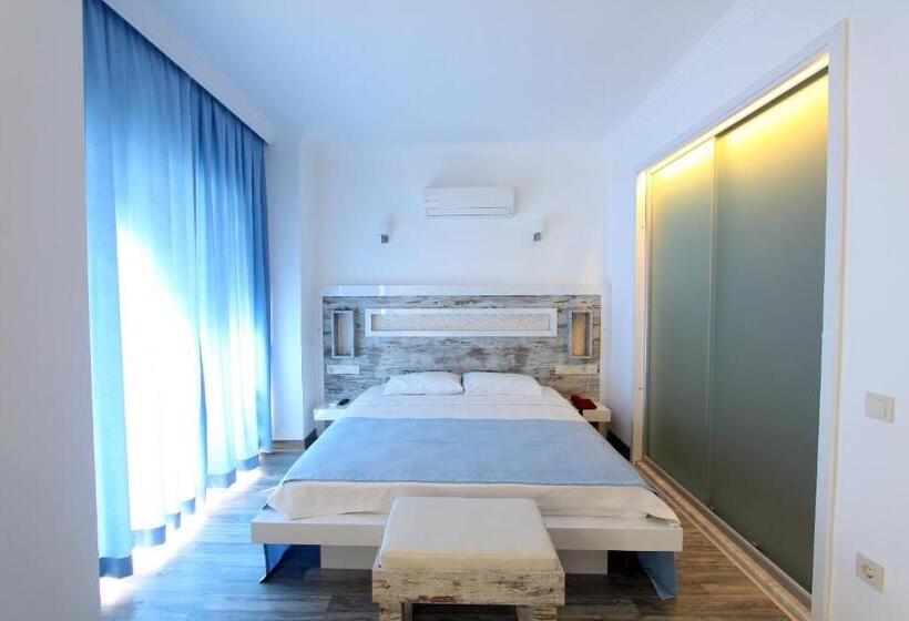 スタンダードトリプルルーム, Nur