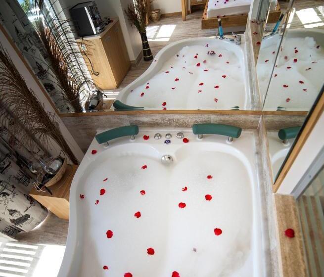 バスタブ付きスタンダードルーム, Nur