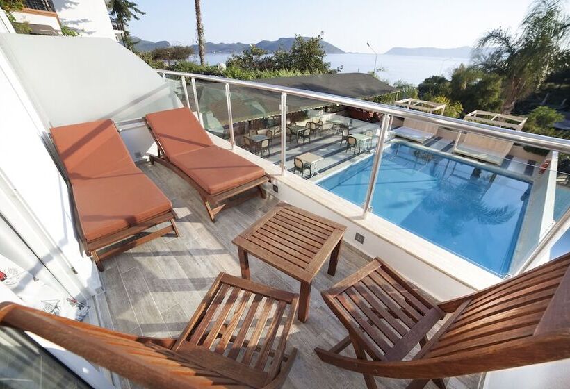 Triple Room Sea View, Nur