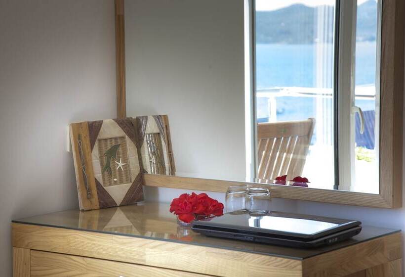 Triple Room Sea View, Nur